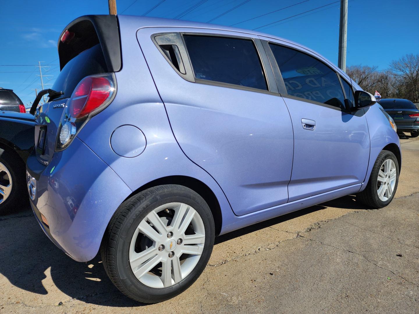 2015 BLUE /BLACK Chevrolet Spark LS (KL8CB6S93FC) with an 1.2L L4 16V DOHC engine, Continuously Variable Transmission transmission, located at 2660 S.Garland Avenue, Garland, TX, 75041, (469) 298-3118, 32.885551, -96.655602 - Welcome to DallasAutos4Less, one of the Premier BUY HERE PAY HERE Dealers in the North Dallas Area. We specialize in financing to people with NO CREDIT or BAD CREDIT. We need proof of income, proof of residence, and a ID. Come buy your new car from us today!! This is a very well cared for 2015 CH - Photo#3